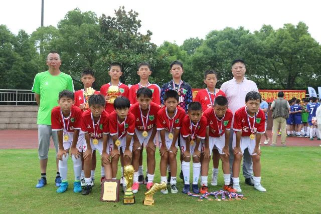 米德尔顿接受左右脚踝手术 季后赛带伤出战